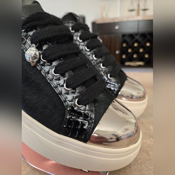 Kurt Geiger London Lana Embossed Leather Trim Metallic Cap Toe Sneakers.  S-42 - Picture 3 of 9